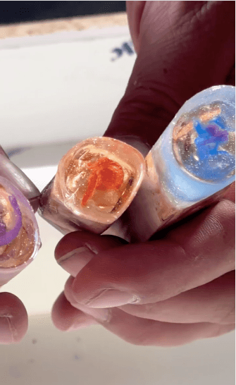 Small Resin Crafts: DIY Epoxy Resin Jewelry Pendants